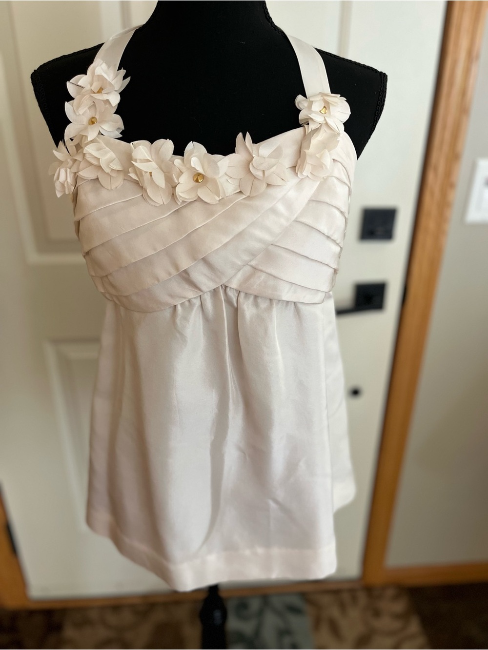 New Kate Spade Nina 100% silk romantic ivory floral appliqués halter top.Size 10